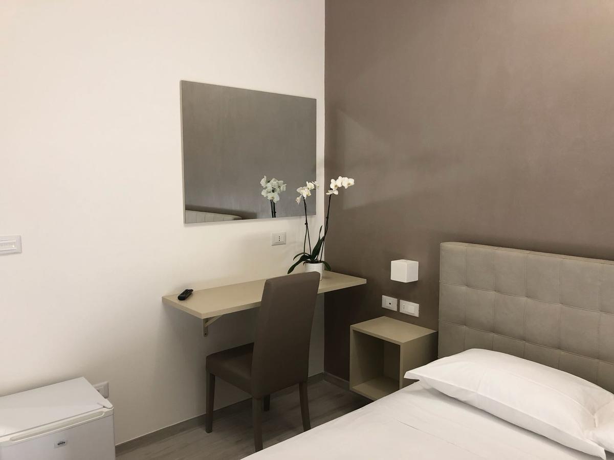 Hotel Il Veliero Торре-Сан-Джованні-Удженто Екстер'єр фото