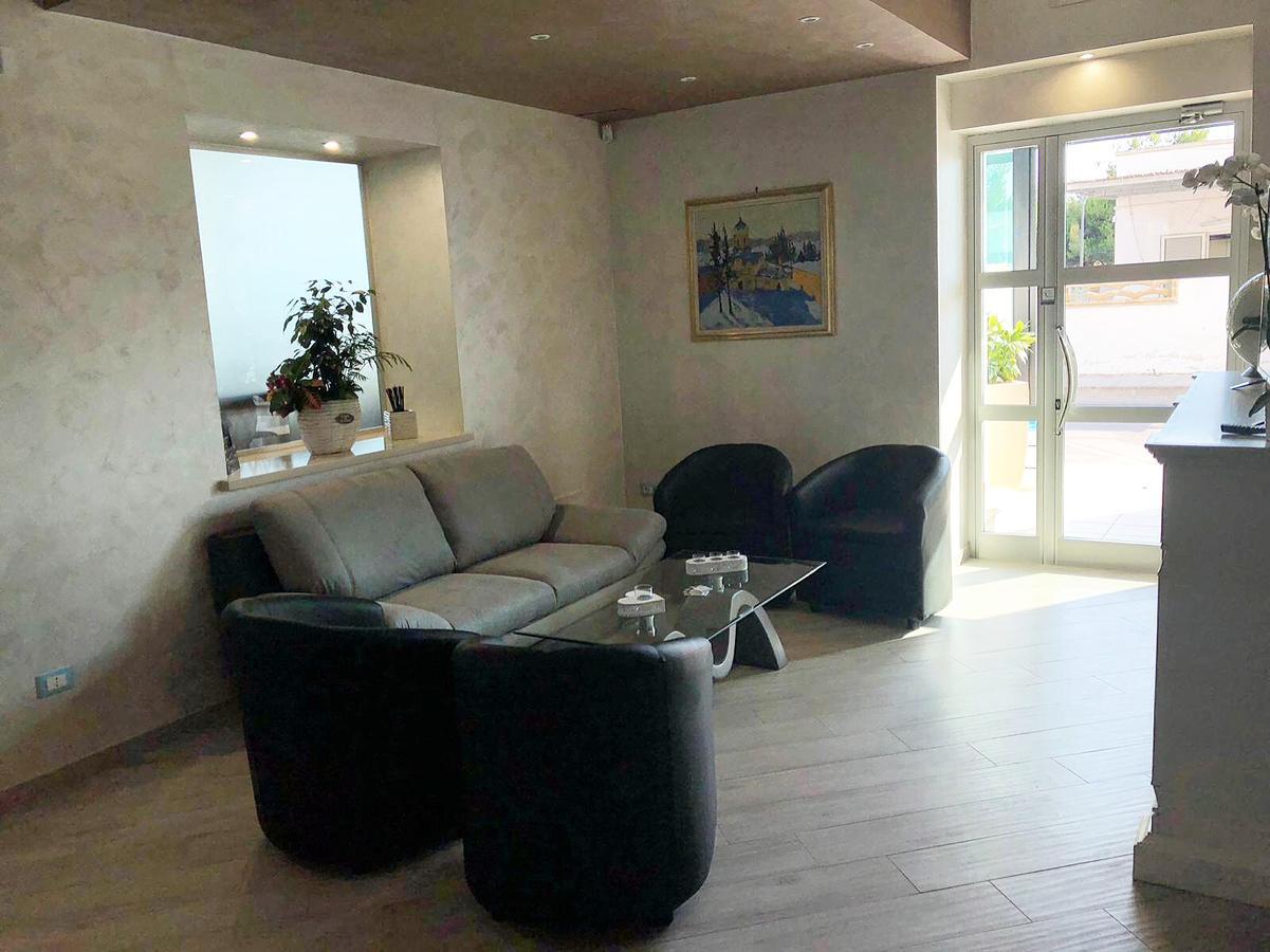 Hotel Il Veliero Торре-Сан-Джованні-Удженто Екстер'єр фото