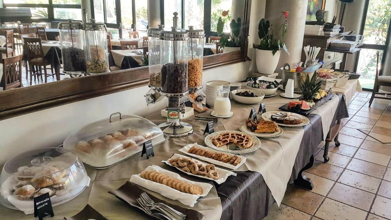 Hotel Il Veliero Торре-Сан-Джованні-Удженто Екстер'єр фото