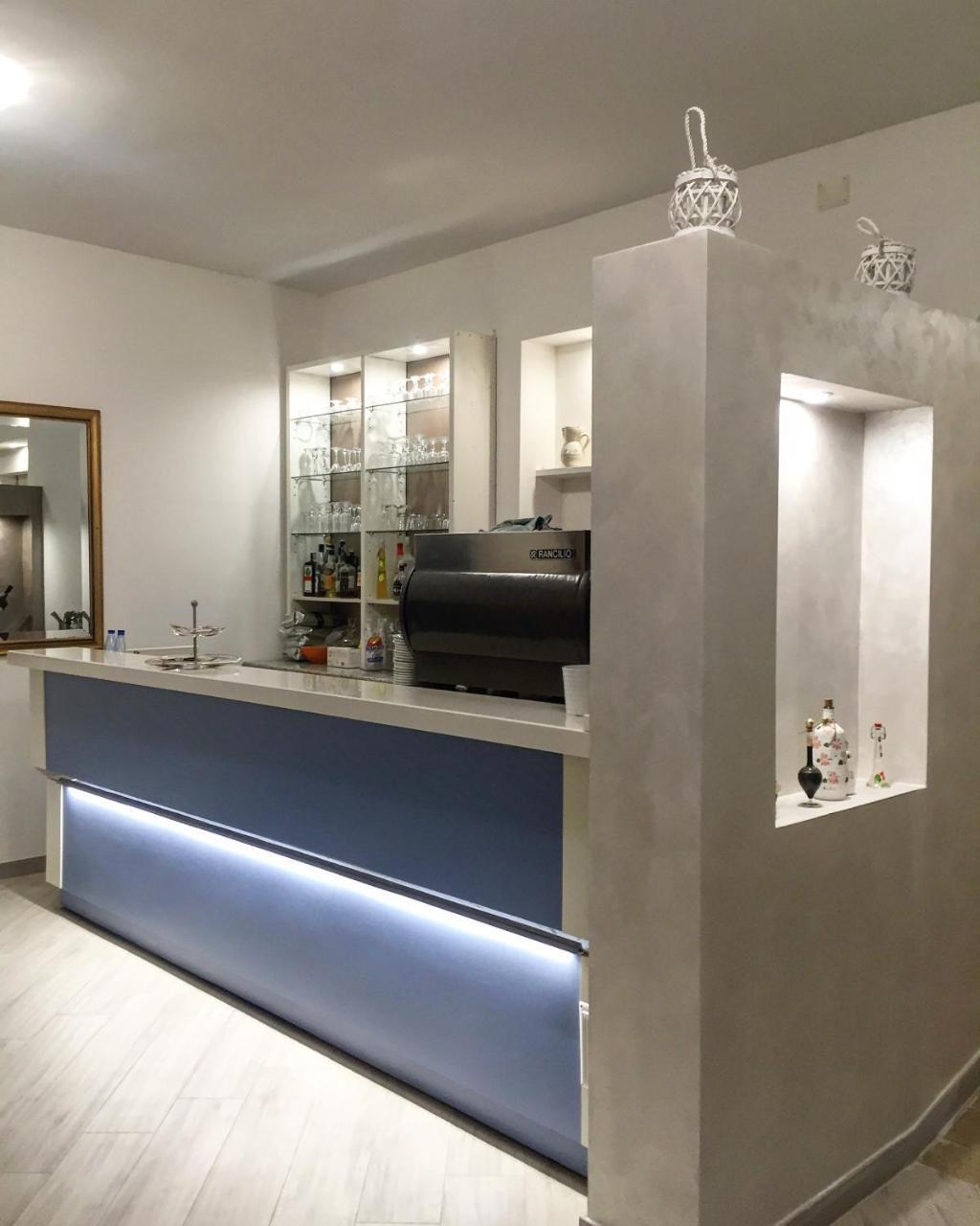 Hotel Il Veliero Торре-Сан-Джованні-Удженто Екстер'єр фото